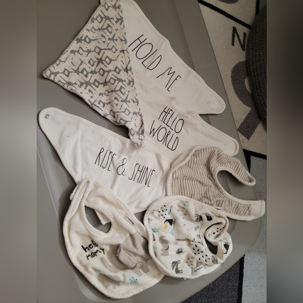 Pack of 7 unisex bibs, various styles and brands